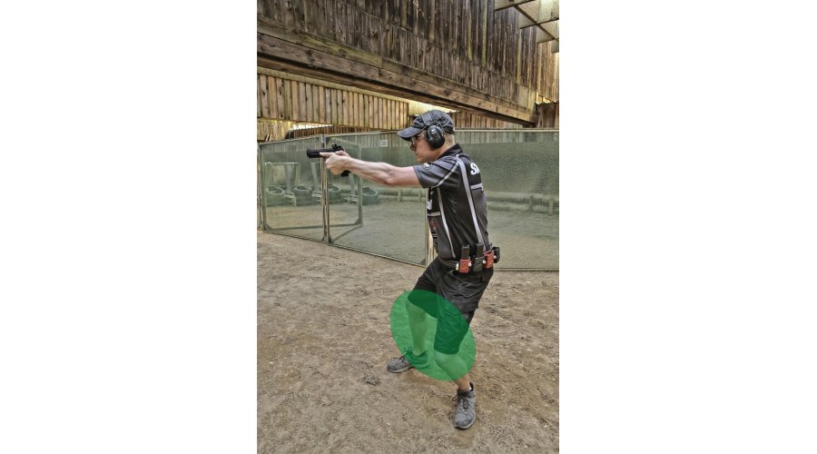 Dynamic handgun shooting and IPSC shooting techniques: target transition Dynamic handgun shooting and IPSC shooting techniques: target transition