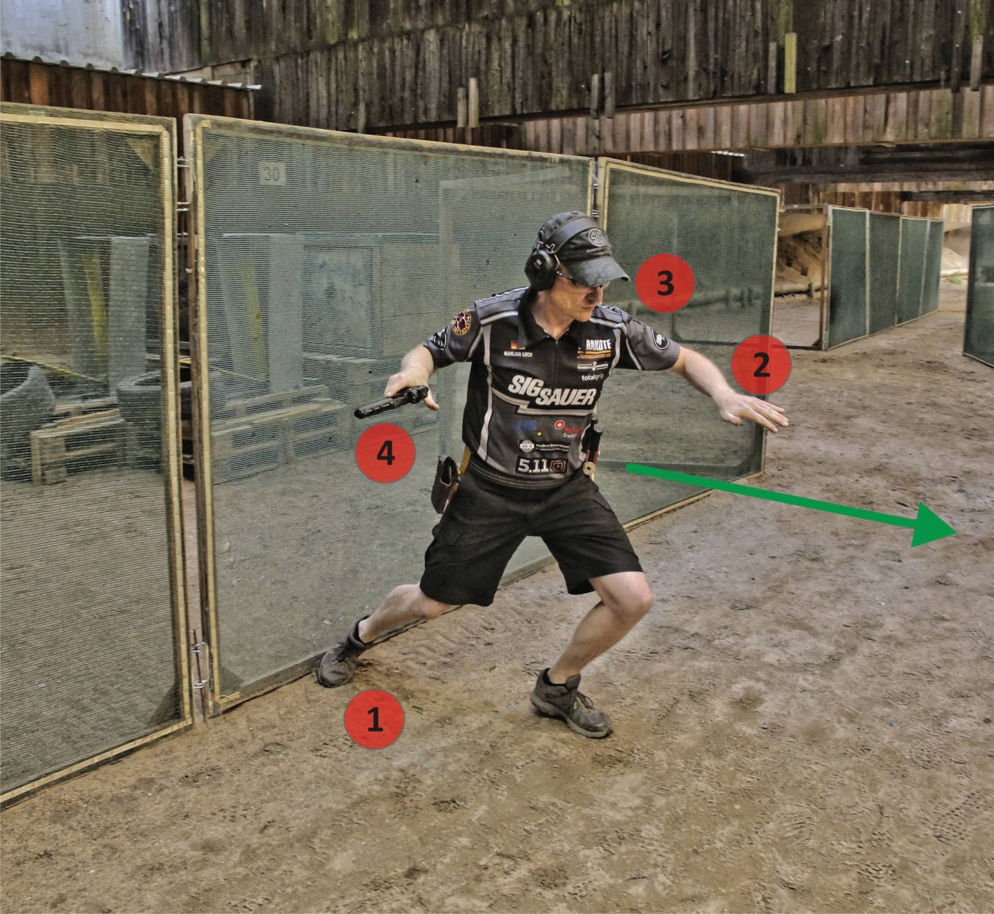 Dynamic handgun shooting and IPSC shooting techniques: the change of position Shooter during the position change in dynamic handgun shooting.