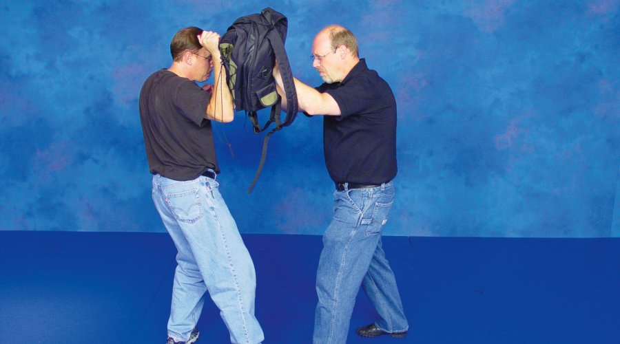 Self-defense and unarmed defense Part 12 - Knife defense: shield defense tactics Self-defense and unarmed defense Part 12 - Knife defense: shield defense tactics