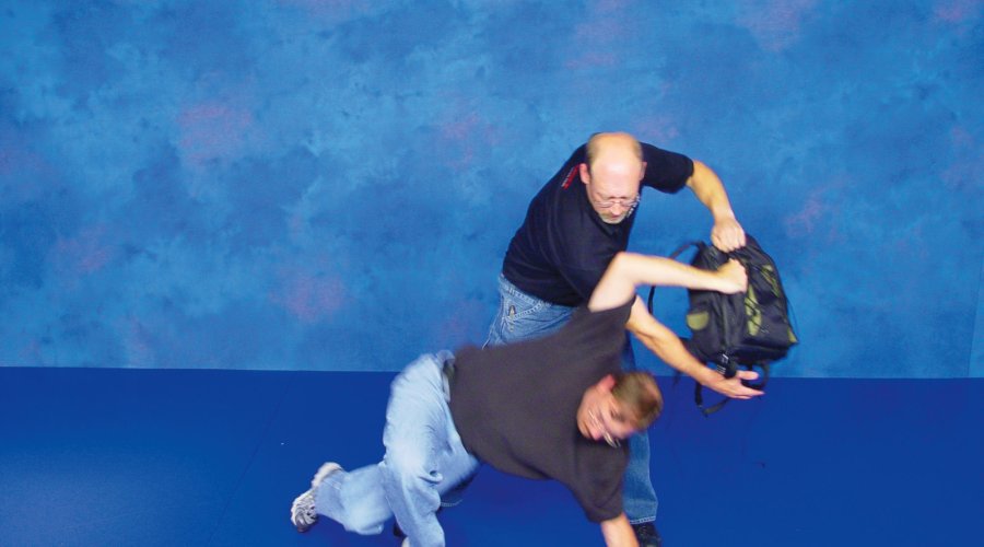 Self-defense and unarmed defense Part 12 - Knife defense: shield defense tactics