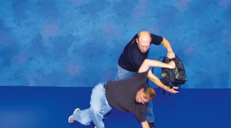 Self-defense and unarmed defense Part 12 - Knife defense: shield defense tactics Self-defense and unarmed defense Part 12 - Knife defense: shield defense tactics