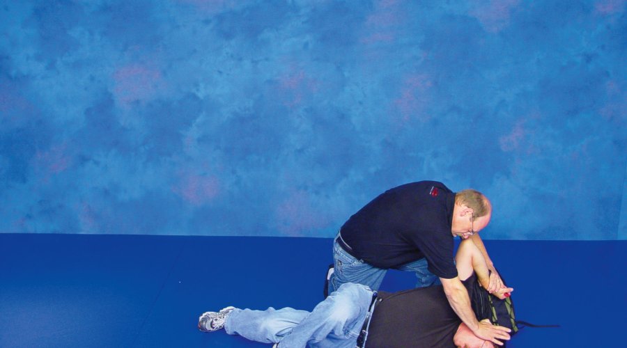 Self-defense and unarmed defense Part 12 - Knife defense: shield defense tactics Self-defense and unarmed defense Part 12 - Knife defense: shield defense tactics