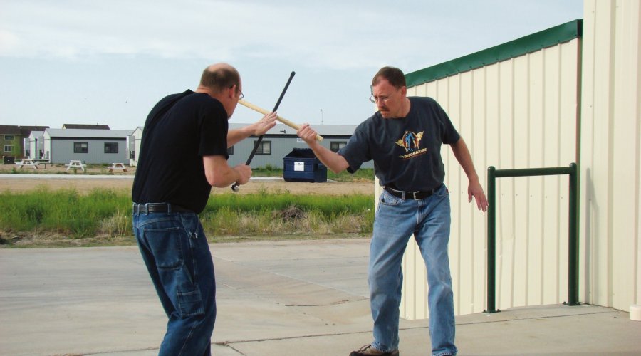 Stick practice: high blow blocked by opening the left hand