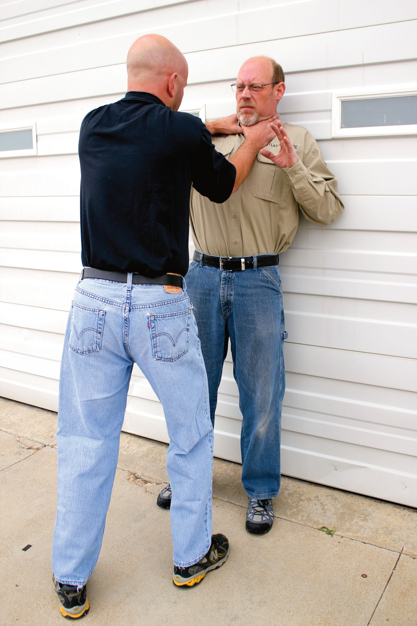 culture: Self-defense and unarmed defense - Part 2: efficiency and the "stranglehold" attack