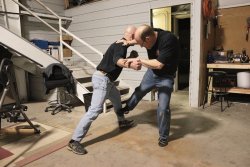 Self-defense and unarmed defense - Part 1: introduction and the "swing” Self-defense demonstration: hard kick against the shin