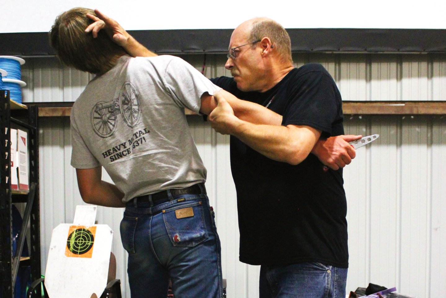 Self-defense and unarmed defense Part 14 - Knife defense: the robbery Sequence of defense against a robbery