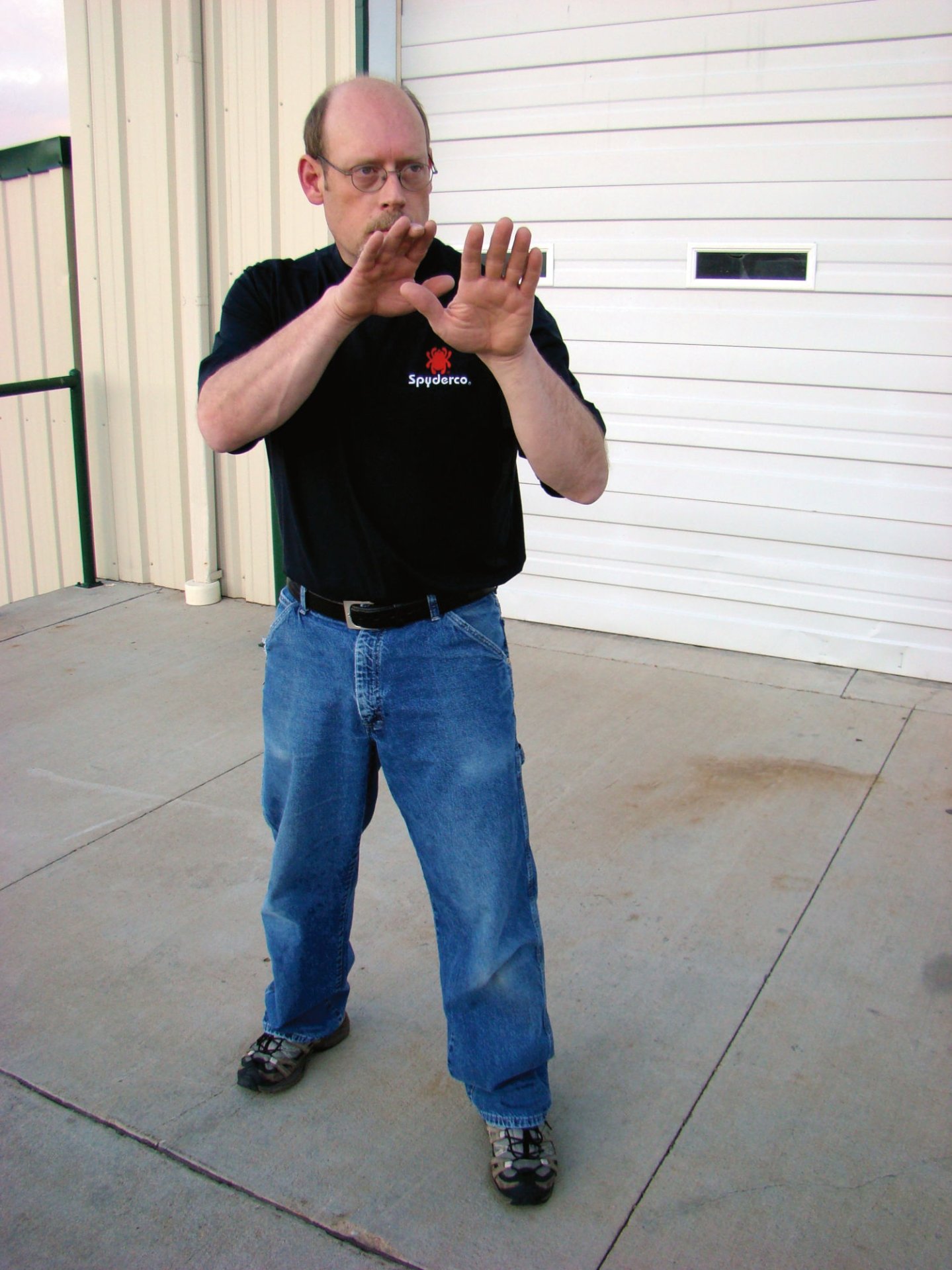 Guard posture with the left foot forward