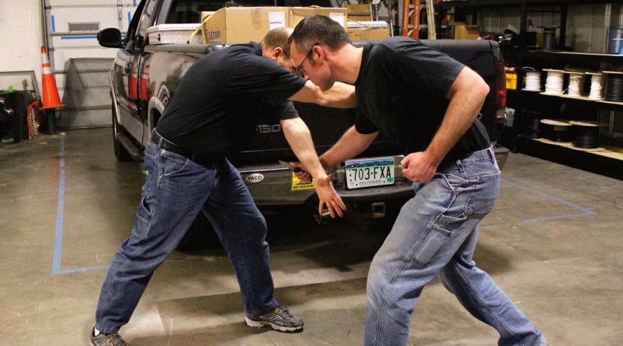 Self-defense and unarmed defense Part 11 - Knife defense: the "Split X" The defense against a deep knife strike