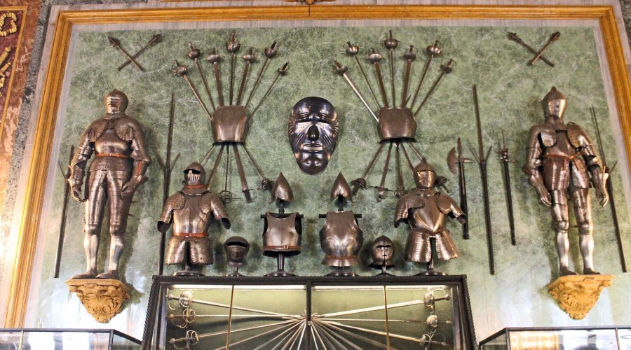 The arms of the Savoys, a visit to the Royal Armoury of Turin