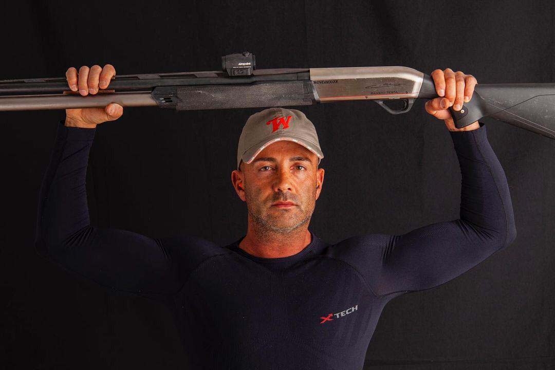 culture: A new world record for Raniero Testa: 17 clay targets shot mid-air in 2.08 seconds!