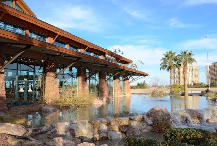 The Las Vegas "Bass Pro Shops - Outdoor World” store Scenary of the Bass Pro Shop Las Vegas