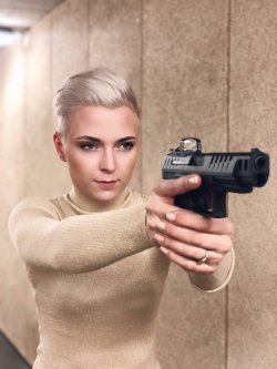 Interview with Hanna Selena, the Instagram gun influencer Hanna Selena holding the Walther PPQ Q5 Match Combo in 9 mm Luger