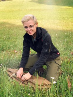 Interview with Hanna Selena, the Instagram gun influencer Hanna Selena in nature