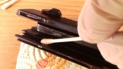 Cheap tips 'n tricks: how to clean a pistol at (almost) zero cost Using cotton swabs to clean a pistol