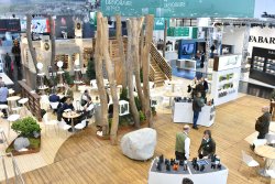 IWA 2022: “Keeping our sights set on the future” – Interview with Rebecca Schönfelder, Exhibition Director of IWA OutdoorClassics, on the situation for exhibitors and visitors Swarovski-Stand IWA 2019