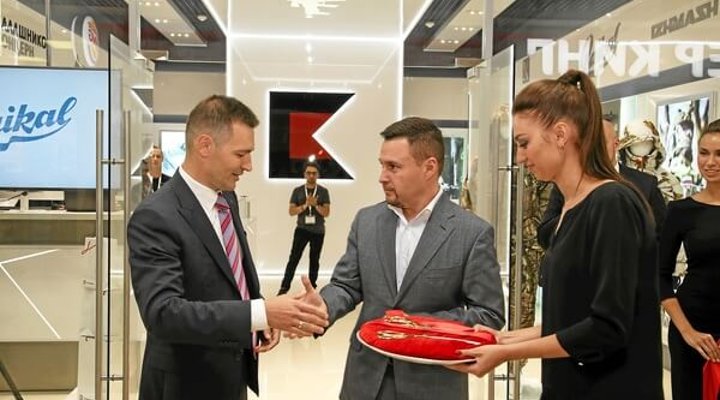 Kalashnikov celebrates the opening of its first own store