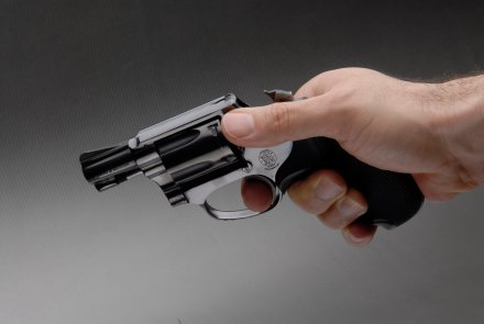 To handle a revolver To handle a revolver