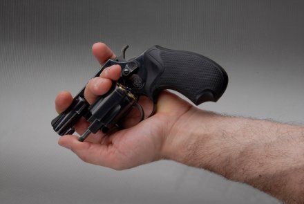 To handle a revolver To handle a revolver