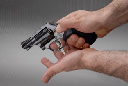 To handle a revolver To handle a revolver