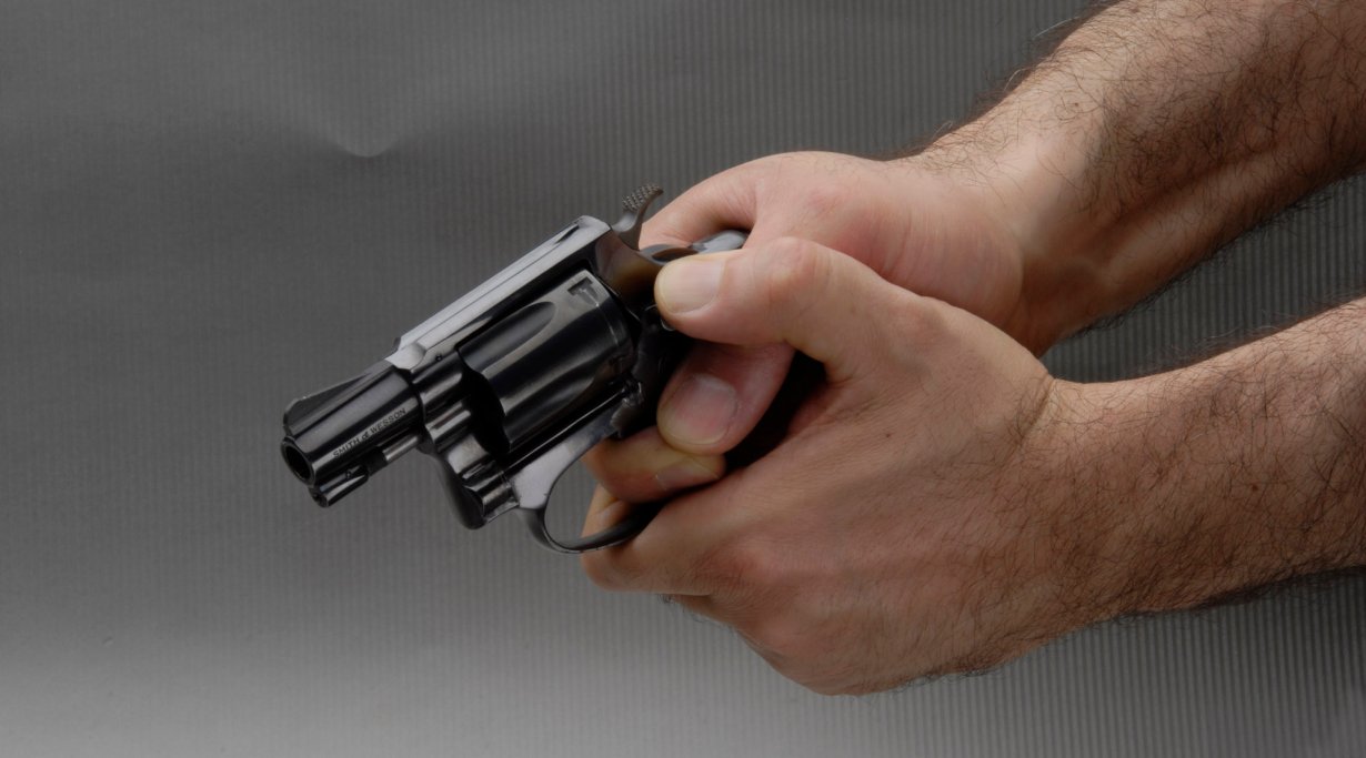 To handle a revolver