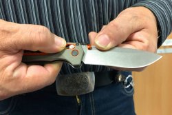 Technology explained: folding knives locking systems Benchmade Grizzly Ridge knife