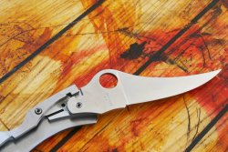 Technology explained: folding knives locking systems Spyderco C44 P&S Dyad disassembled