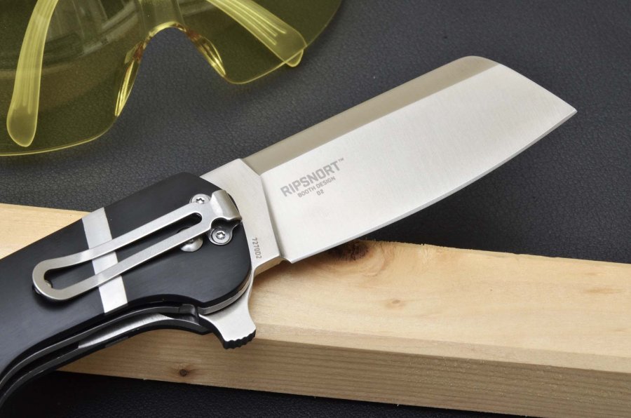 CRKT Ripsnort, proudly beefy The CRKT Ripsnort's cleaver-shaped blade