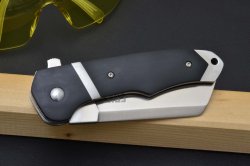 CRKT Ripsnort, knife proudly beefy CRKT Ripsnort knife, folded
