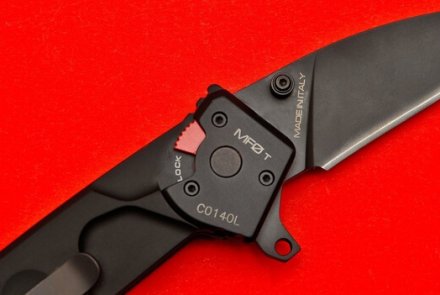 Extrema Ratio MF0T folding pocket knife Manual blade lock of the Extrema Ratio MF0T folder