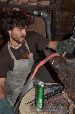 Lockin' knife prototype Alberto Gariboldi forging a billhook