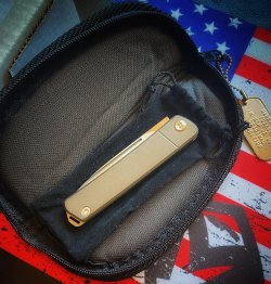 Test: Medford Gentleman Jack GJ-1 slipjoint folder – A cult pocket knife Gentleman Jack GJ-1 folded in its zippered bag