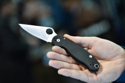 New Spyderco Knives: C223G PARA 3 and C215 GP Euro Edge Spyderco C223GP PARA 3 knife at SHOT Show