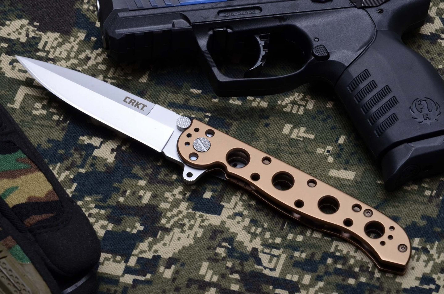 CRKT M16, a best seller knife the M16 designed by Kit Carson is one of the best sellers of the US CRKT company