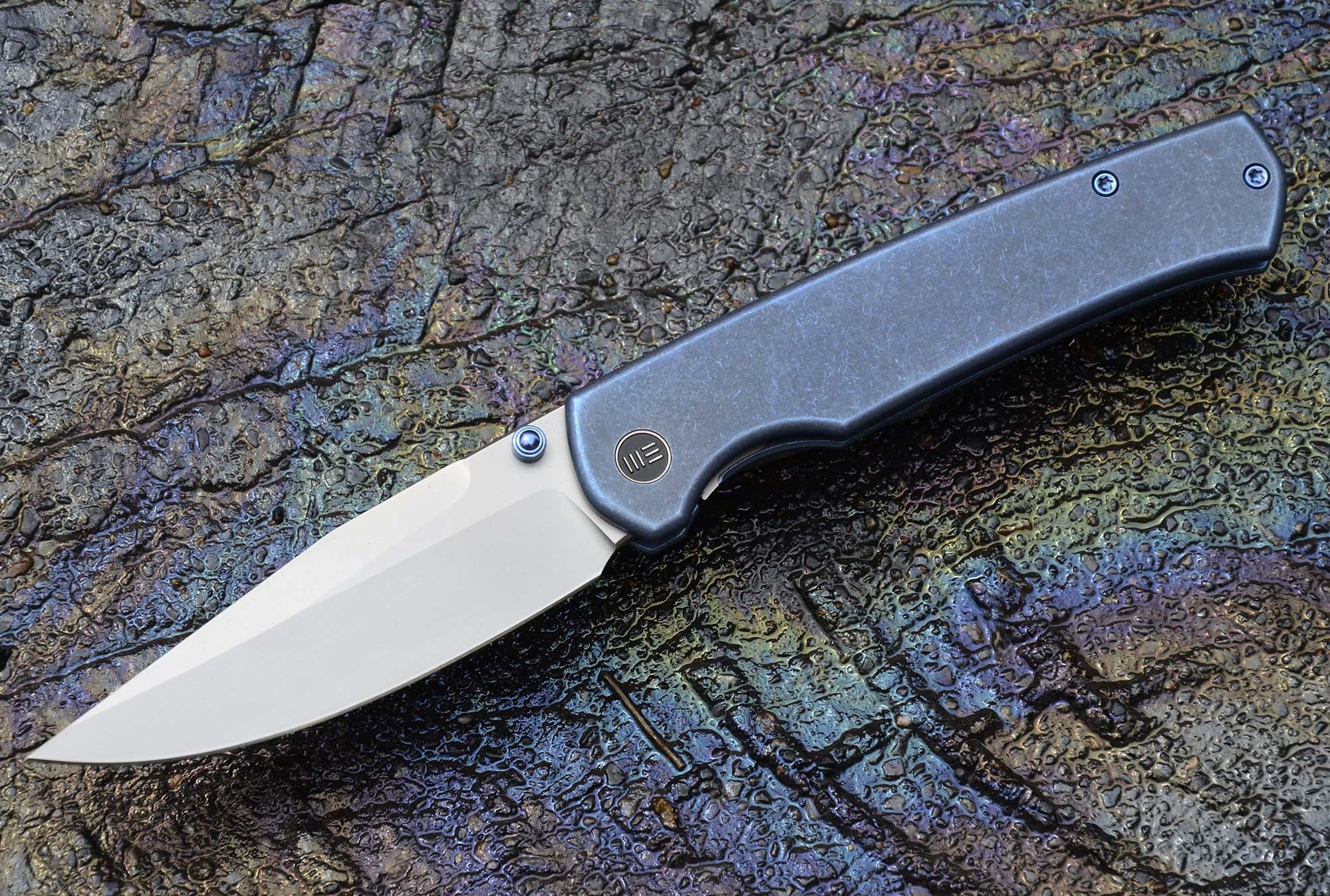 knives: We Knife Evoke, a “double action” folding knife that enhances the simple beauty of titanium