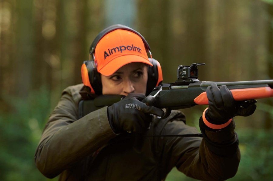Aimpoint Acro P-2 and C-2: the new generation of the red dot sight Aimpoint Acro mounted on a hunting rifle