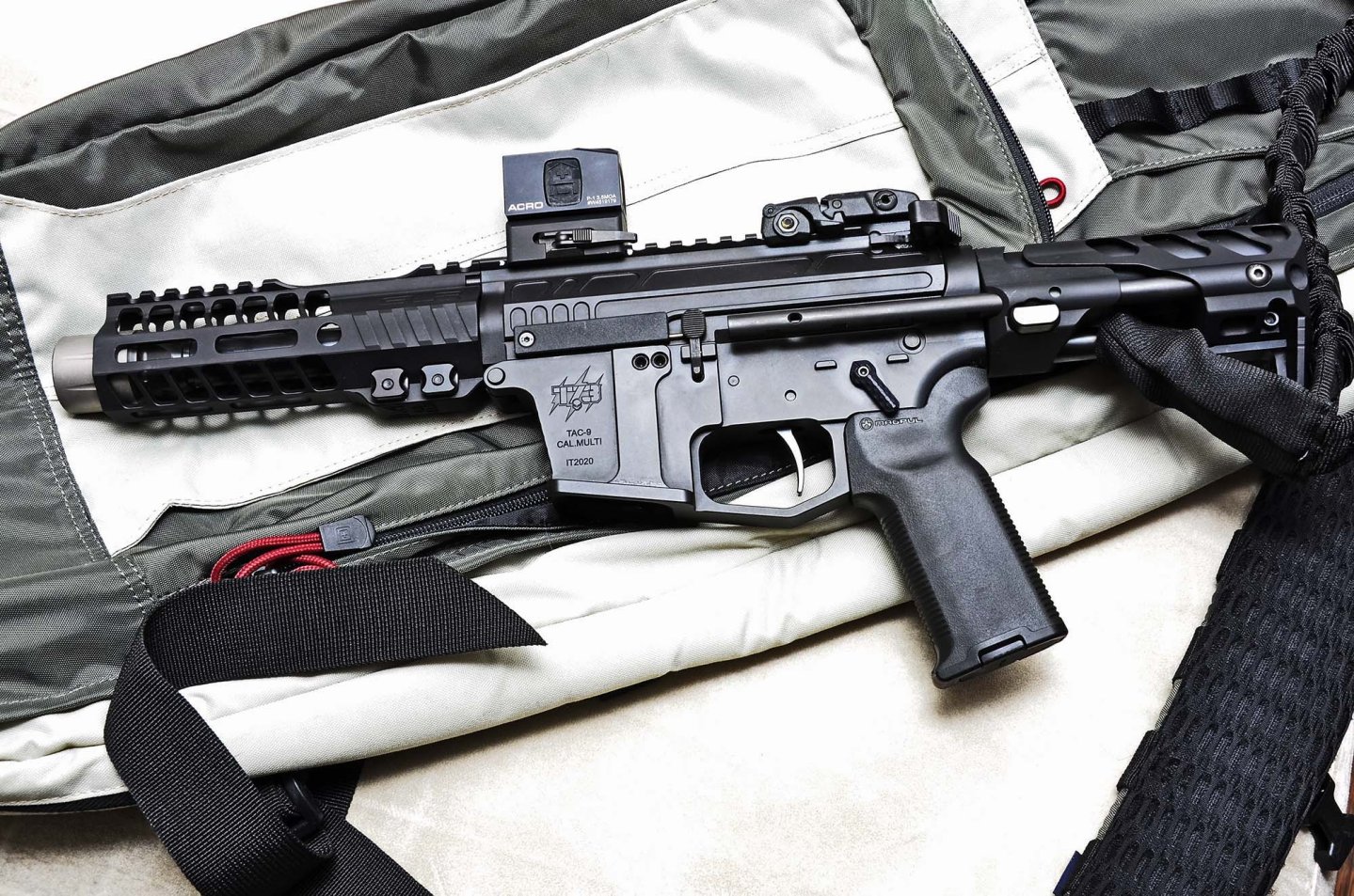 Aimpoint ACRO P1, a rugged enclosed red dot system Aimpoint ACRO P1, a rugged enclosed red dot system