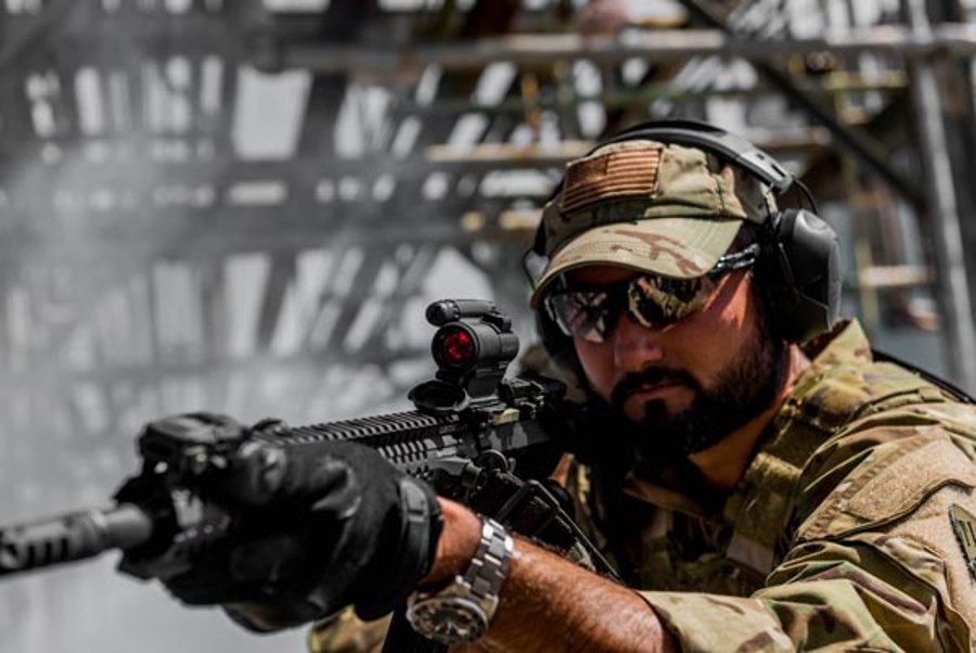 Aimpoint Comp M5 red-dot reflex sight Aimpoint Comp M5 in use