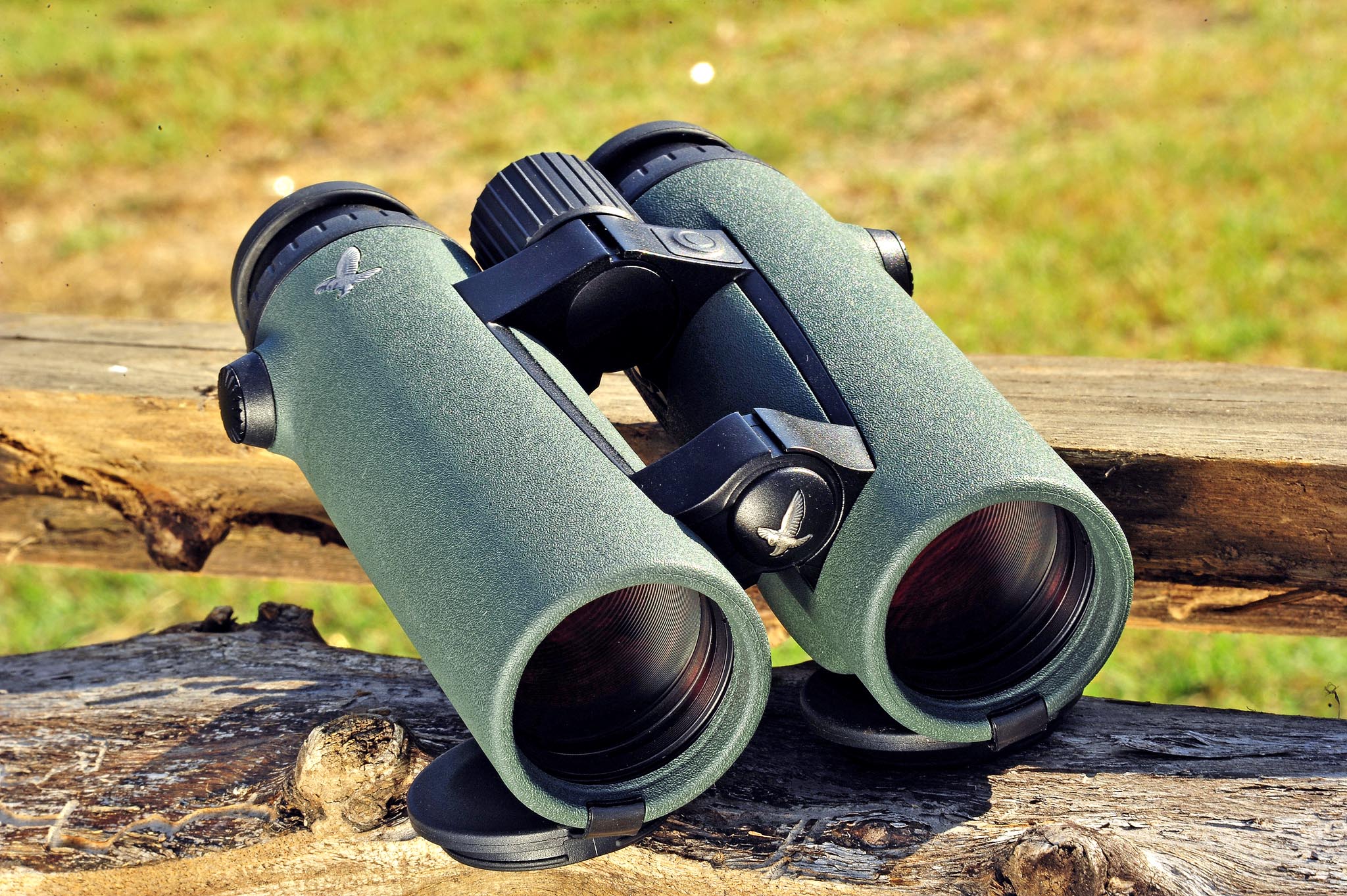 FieldTest Swarovski ELRange 10 x 42 W B rangefinding binocular