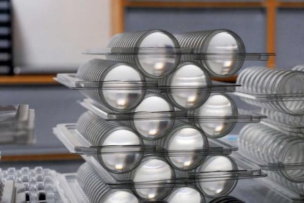 Visit to the riflescope manufacturer KAHLES Several stacked lenses