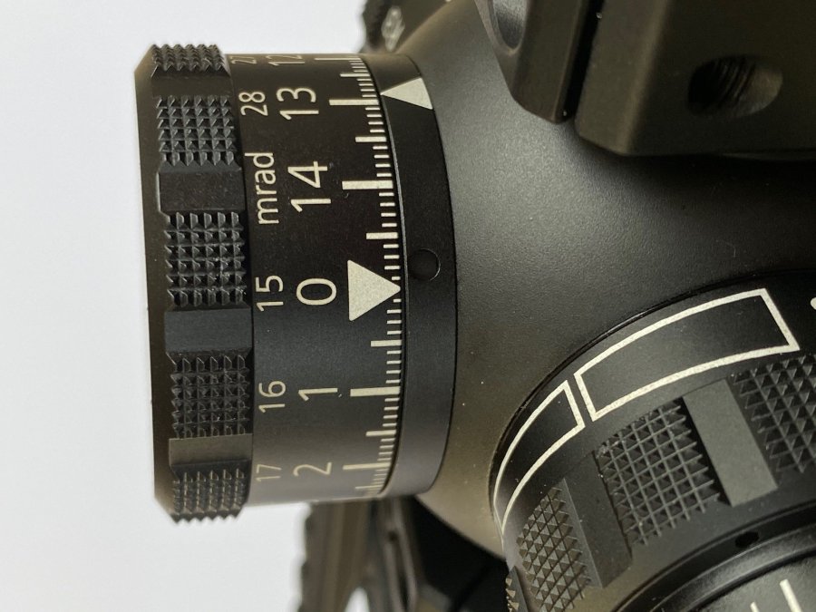My new riflescope in practical test: Hanna Selena's report on the long range Minox ZP5 5-25x56 scope Turret of the Minox ZP5 5-25x56