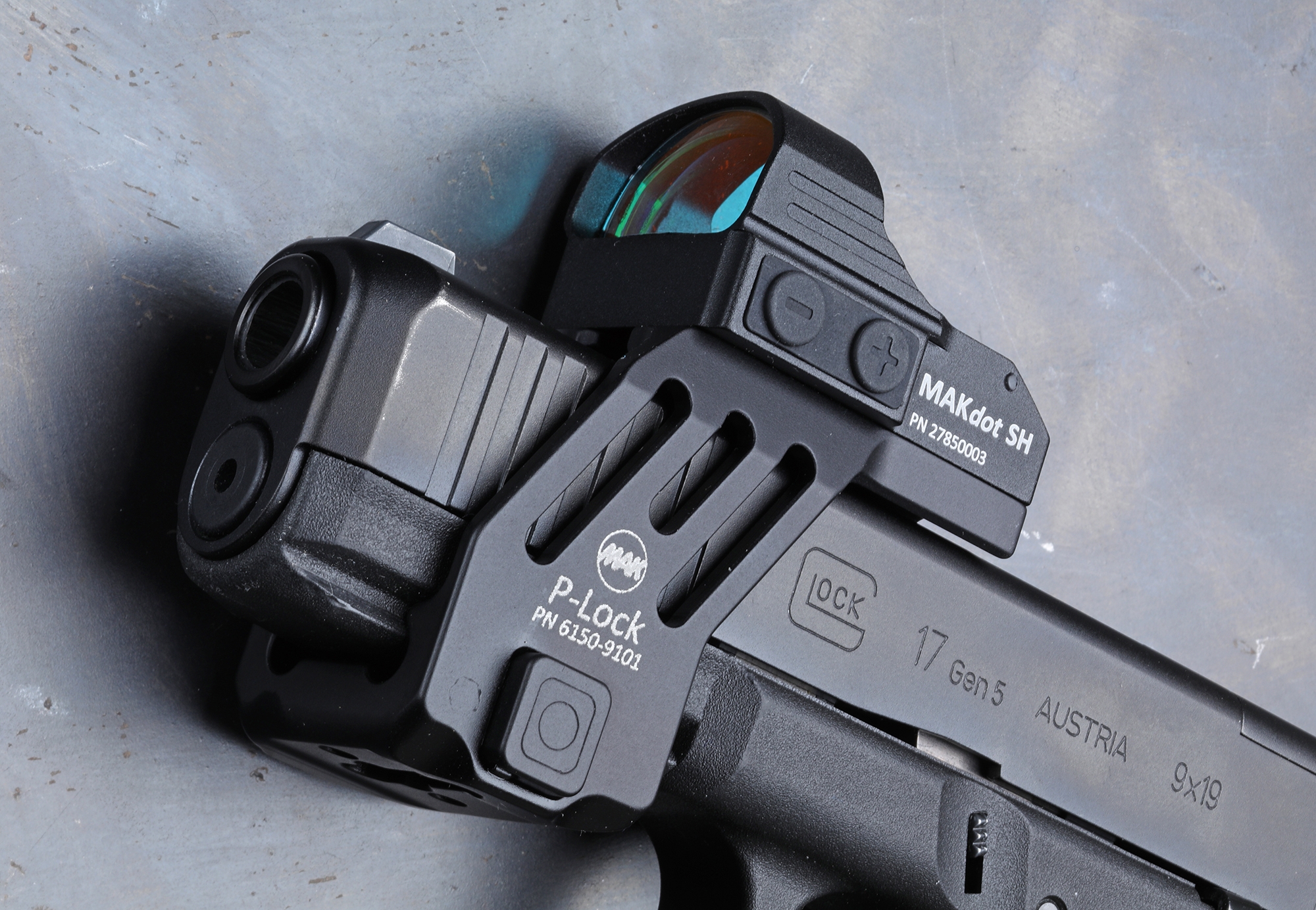 optics: Lightning-fast solution: the P-Lock reflex sight slide-on mount from MAK 