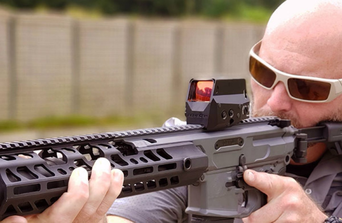 SIG Sauer Romeo8H red dot sight wins the 2019 Golden Triggr Award  SIG Sauer Romeo8H red dot sight