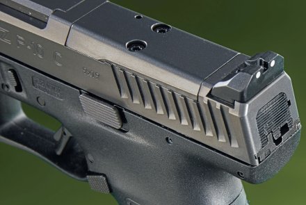 Test: CZ P10 C OR polymer-framed pistol in 9 mm Luger Rear sight and barrel of CZ P10 C OR. Parts of the handle with grip backs are still visible.