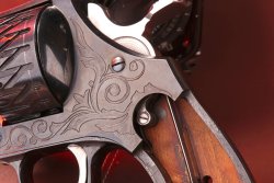 A piece of firearms history under test: the double-barrel Merz revolver with 20-round cylinder Merz revolver with 20-round cylinder: View of the leaf spring