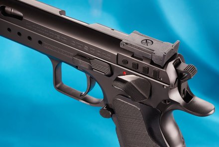 Test: Tanfoglio T97 Custom Total Black pistol Rear sight of the Tanfoglio T97 Custom Total Black pistol