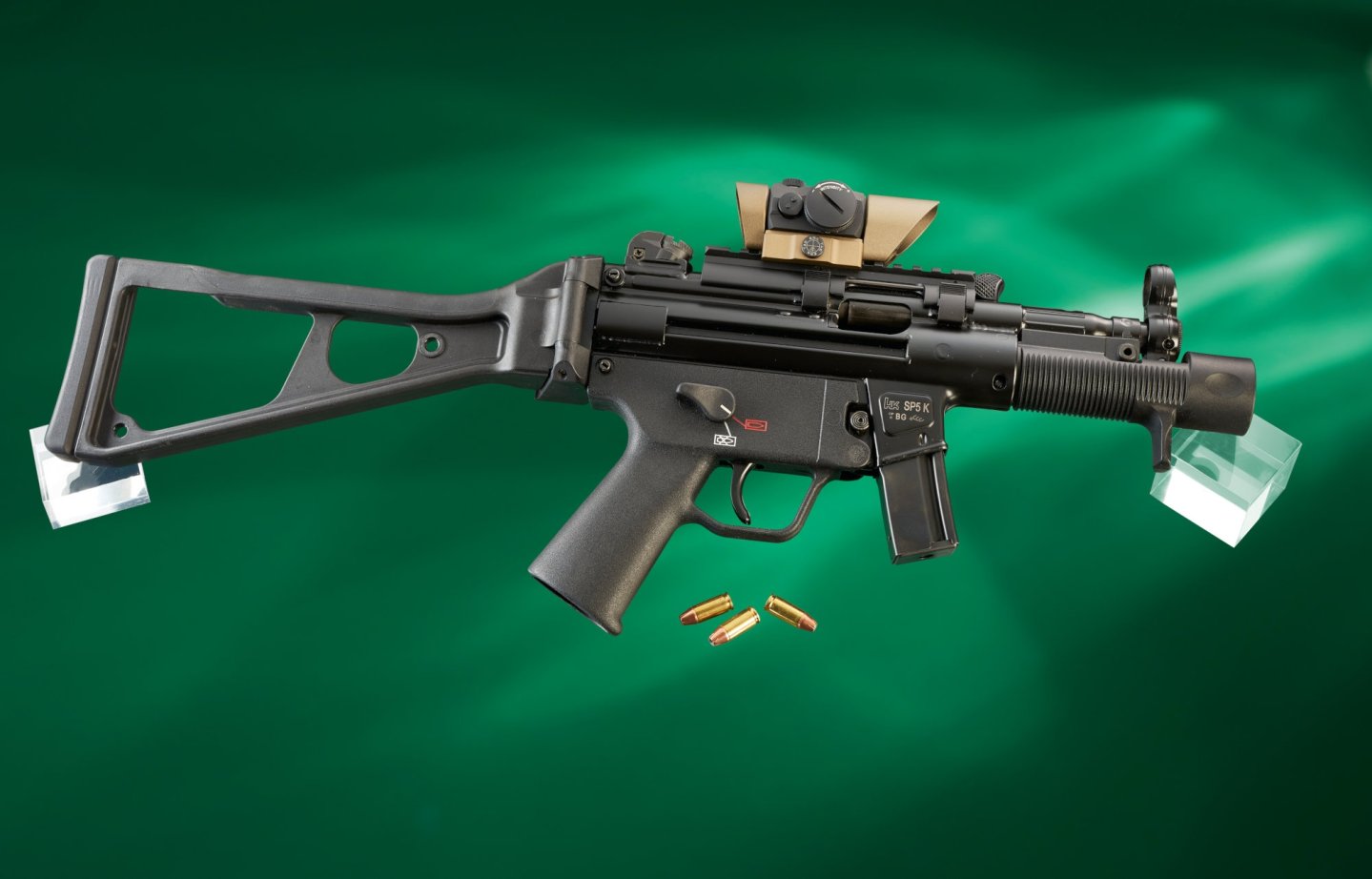 Testing an unusual “pistol”: the Heckler & Koch SP5K at the shooting range Heckler & Koch SP5K right side