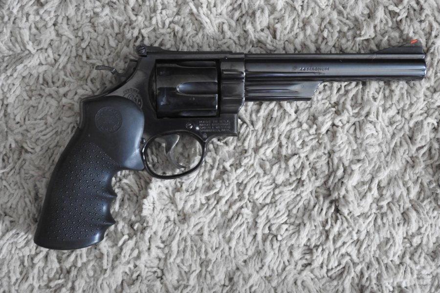 Bigger is better? The influence of barrel length on bullet velocity in handguns Smith & Wesson revolver Model 29 in .44 Magnum caliber