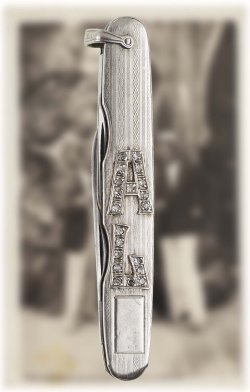 Al Capone's guns to be auctioned off in California The four-blade pocket knife manufactured by Larter & Sons of New York