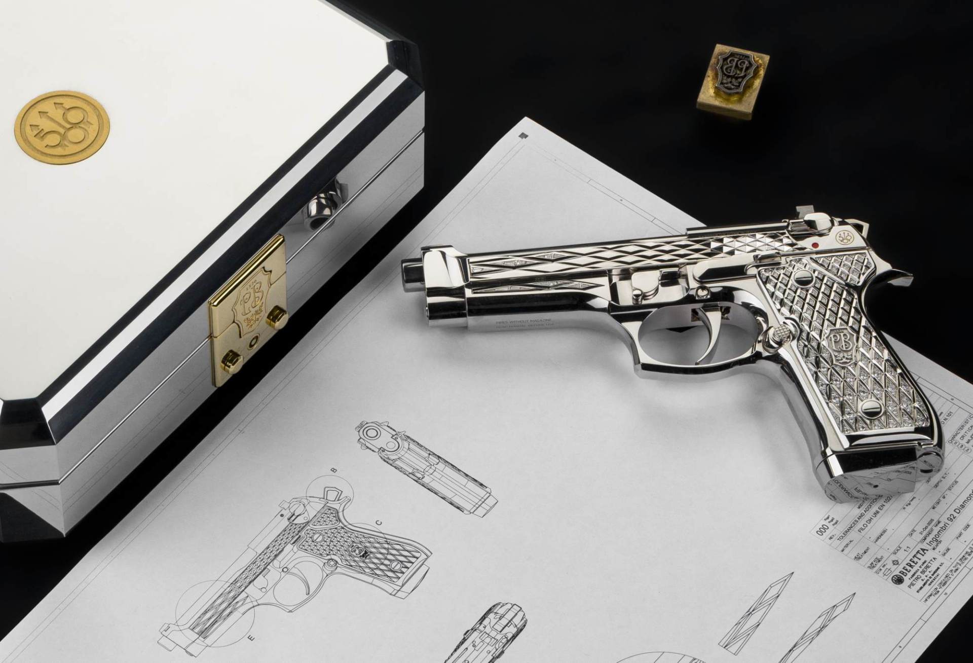 beretta: Beretta 92FS Diamond: gold and diamonds for a one-of-a-kind 500th anniversary pistol beretta: Beretta 92FS Diamond: gold and diamonds for a one-of-a-kind 500th anniversary pistol