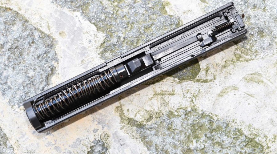 Beretta APX pistol: internals of the slide